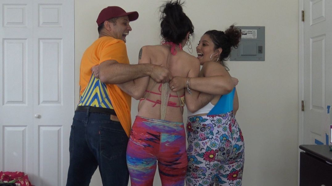 ⁣SPIN THE BOTTLE LOSER GETS A WEDGIE
