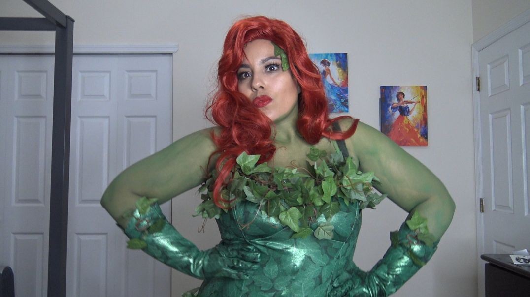 ⁣POISON IVY HALLOWEEN COSTUME