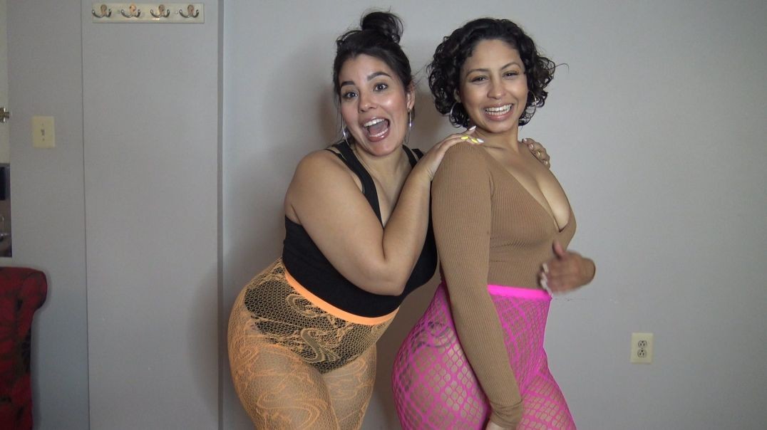 ⁣ROCK PAPER SCISSORS CHALLENGE STOCKINGS LOSER GETS A WEDGIE