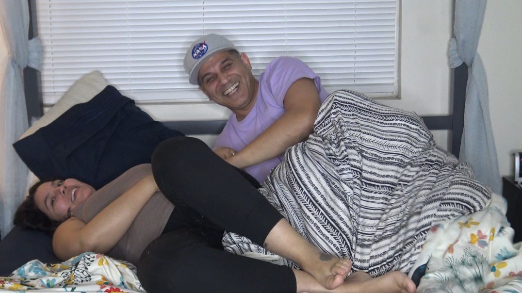 ⁣2 TRUTHS 1 LIE CHALLENGE IN BED