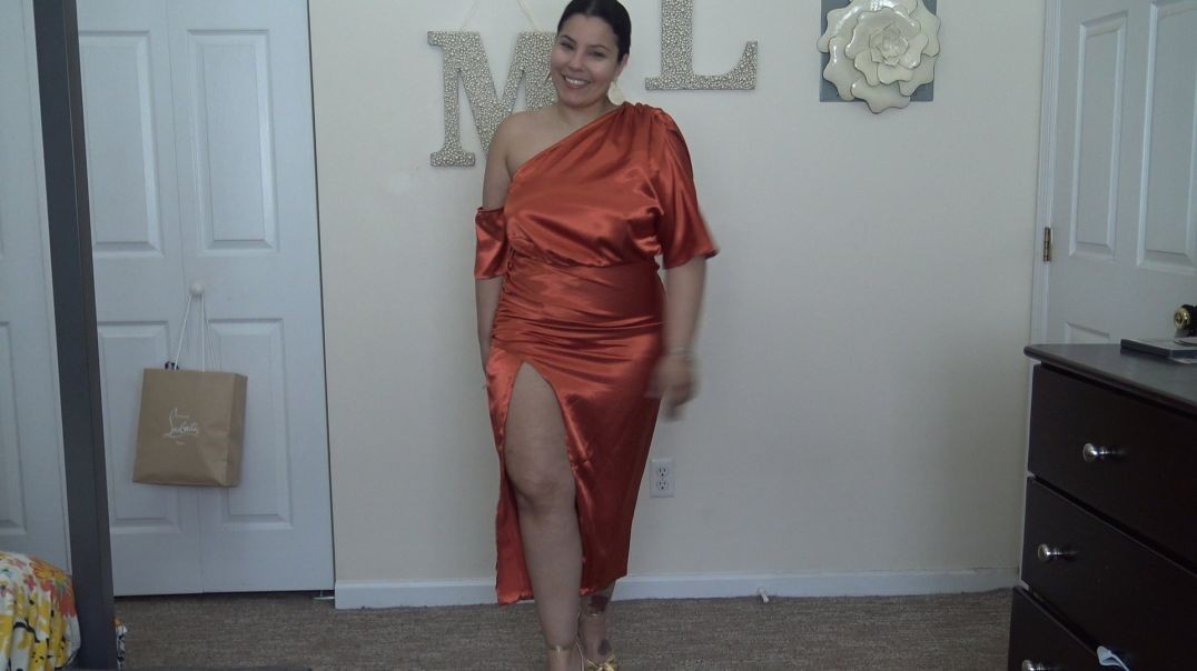 ⁣Fashion Nova BooHooParty Outfit! Help Me Choose