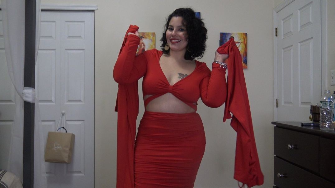 ⁣Red Dress Holiday Try-On