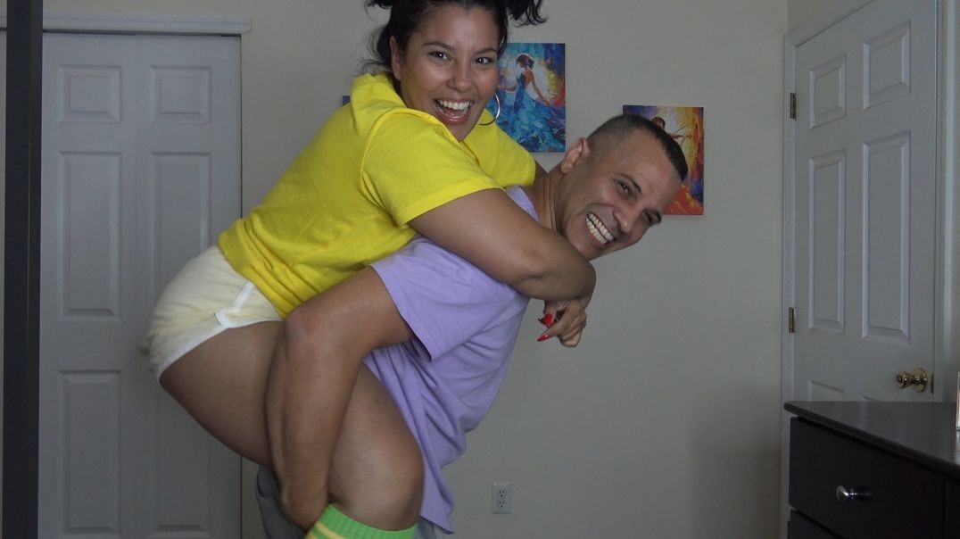 ⁣ROCK PAPER SCISSORS CHALLENGE WINNER GETS A PIGGYBACK RIDE 2