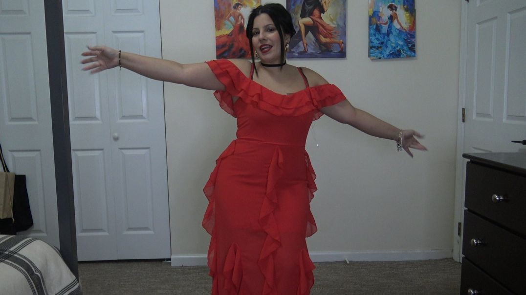 ⁣Holiday Dress Try On