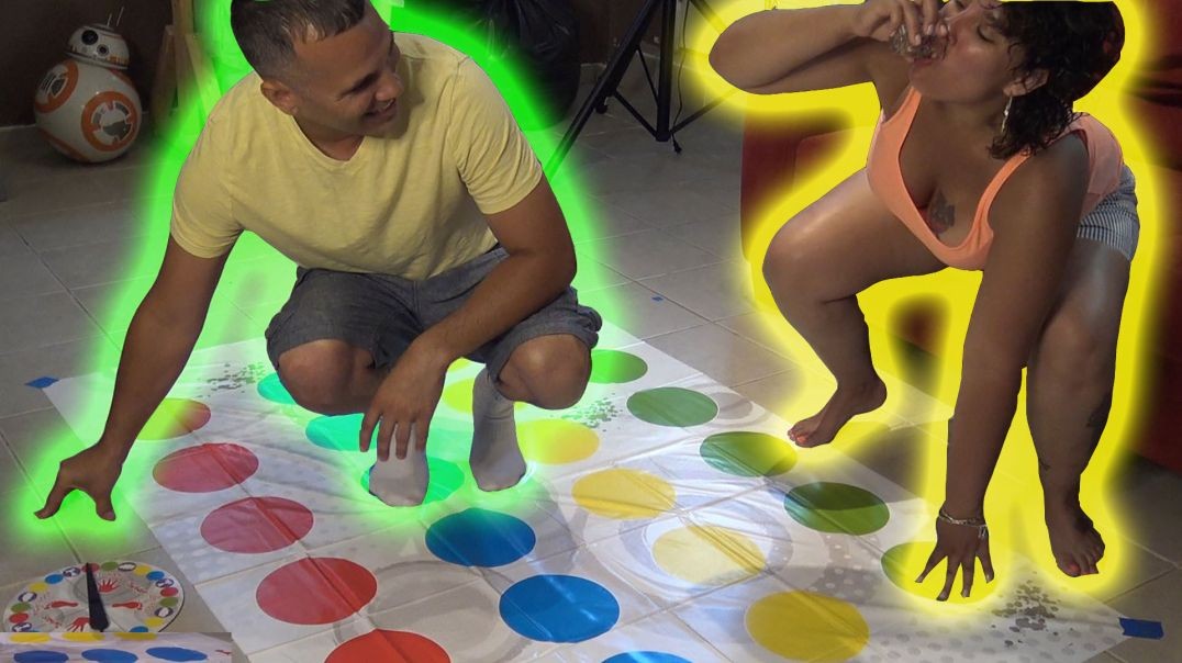 ⁣TWISTER DRINKING CHALLENGE