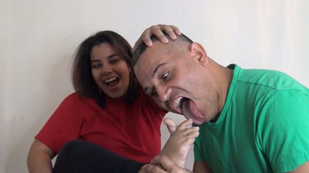 ⁣THE EXTREMELY ANNOYING CHALLENGE LOSER LICKS TOES