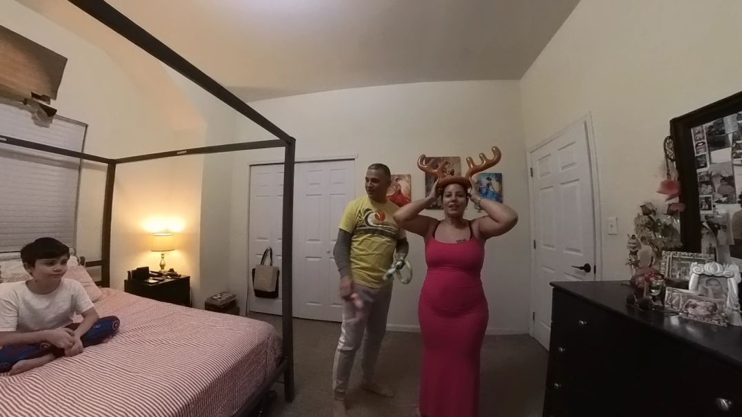 ⁣Reindeer Ring Toss Challenge